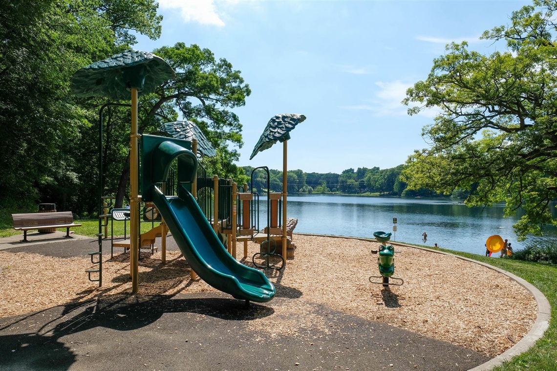 WoodsLakeParkSummer.jpg